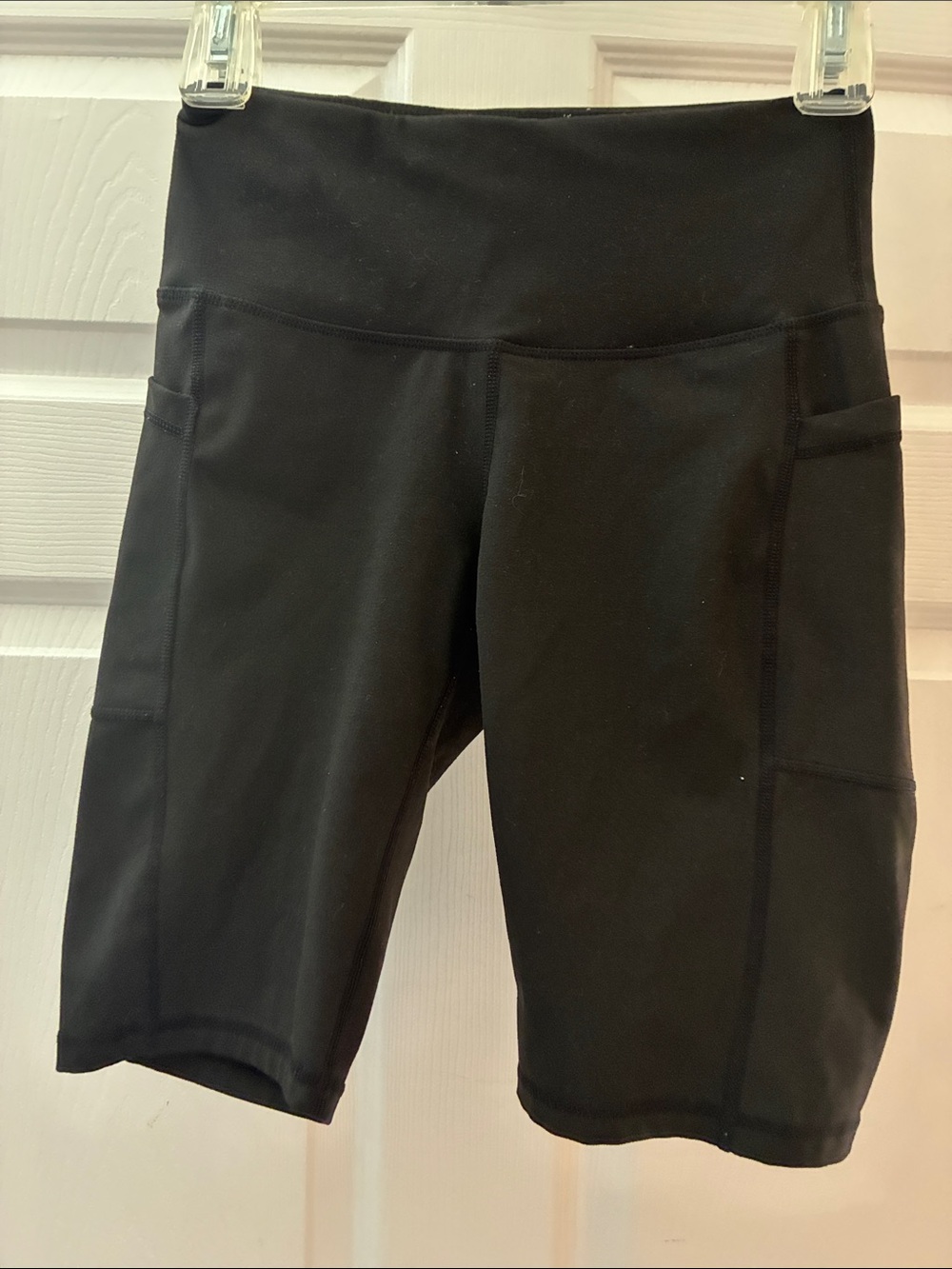 High-Waist Black Women's Active Bike Shorts with Side Pockets